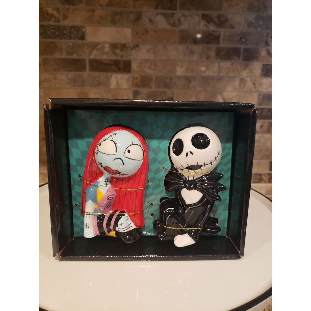 Jack & Sally Nightmare Before Christmas Salt & Pepper shakers collectibles new